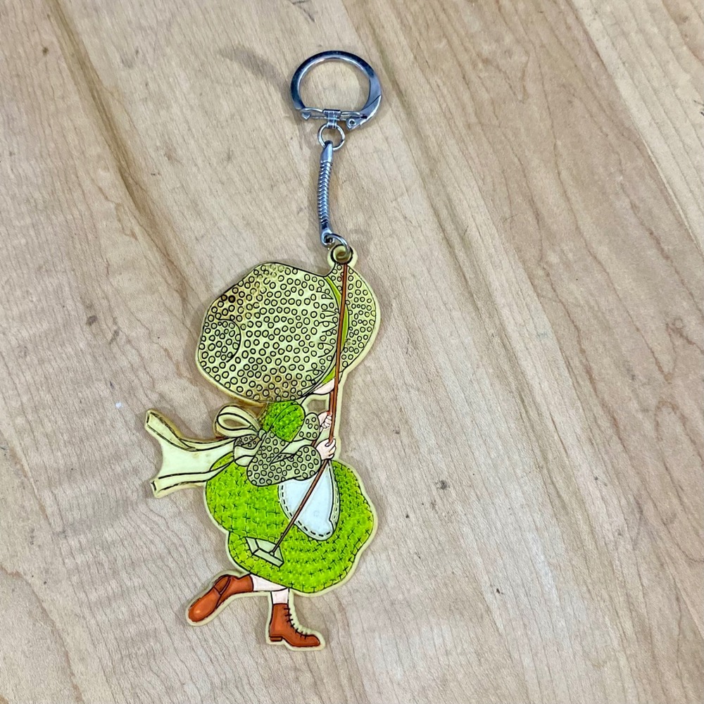 Vintage 1975 Holly Hobbie Keychain Girl Green Bonnet American Greetings RARE*